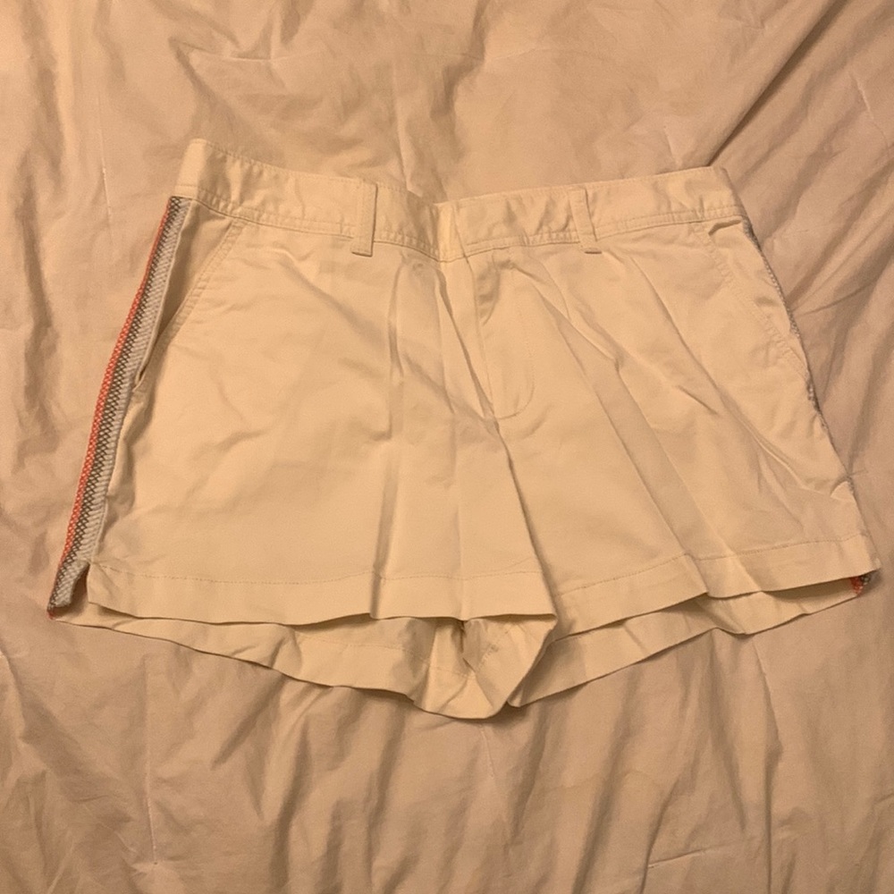 white shorts with embroidery, gap brand, size 10, 3 inch